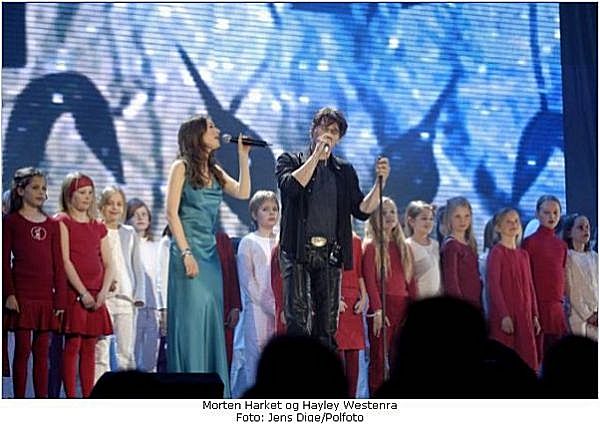 Morten Harket and Hayley Westenra peform their duet as children watch and wait